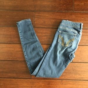 Hollister medium dark blue jean size 1 reg.